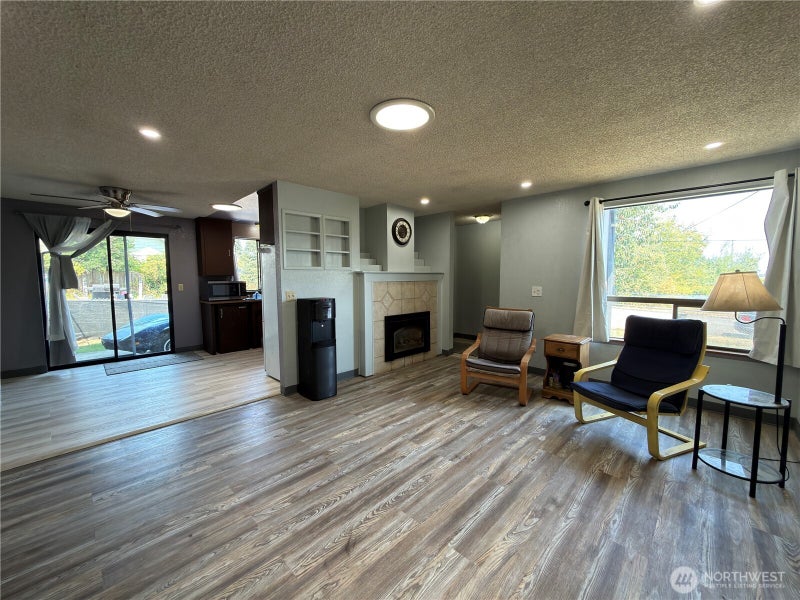 828 W 10th Street