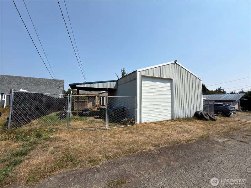 828 W 10th Street