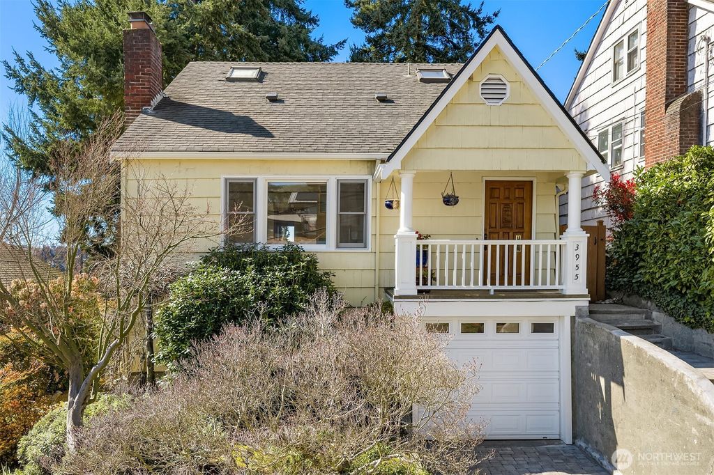 Photo of 3955 Phinney Avenue N, Seattle, WA 98103 (MLS # 2501766)