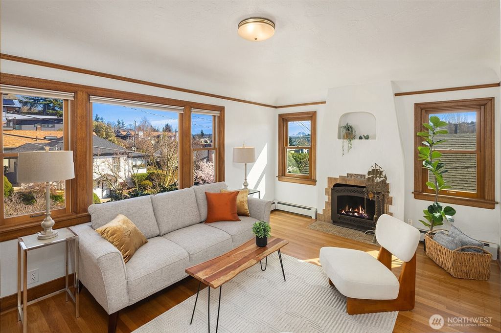 Photo of 3955 Phinney Avenue N, Seattle, WA 98103 (MLS # 2501766)