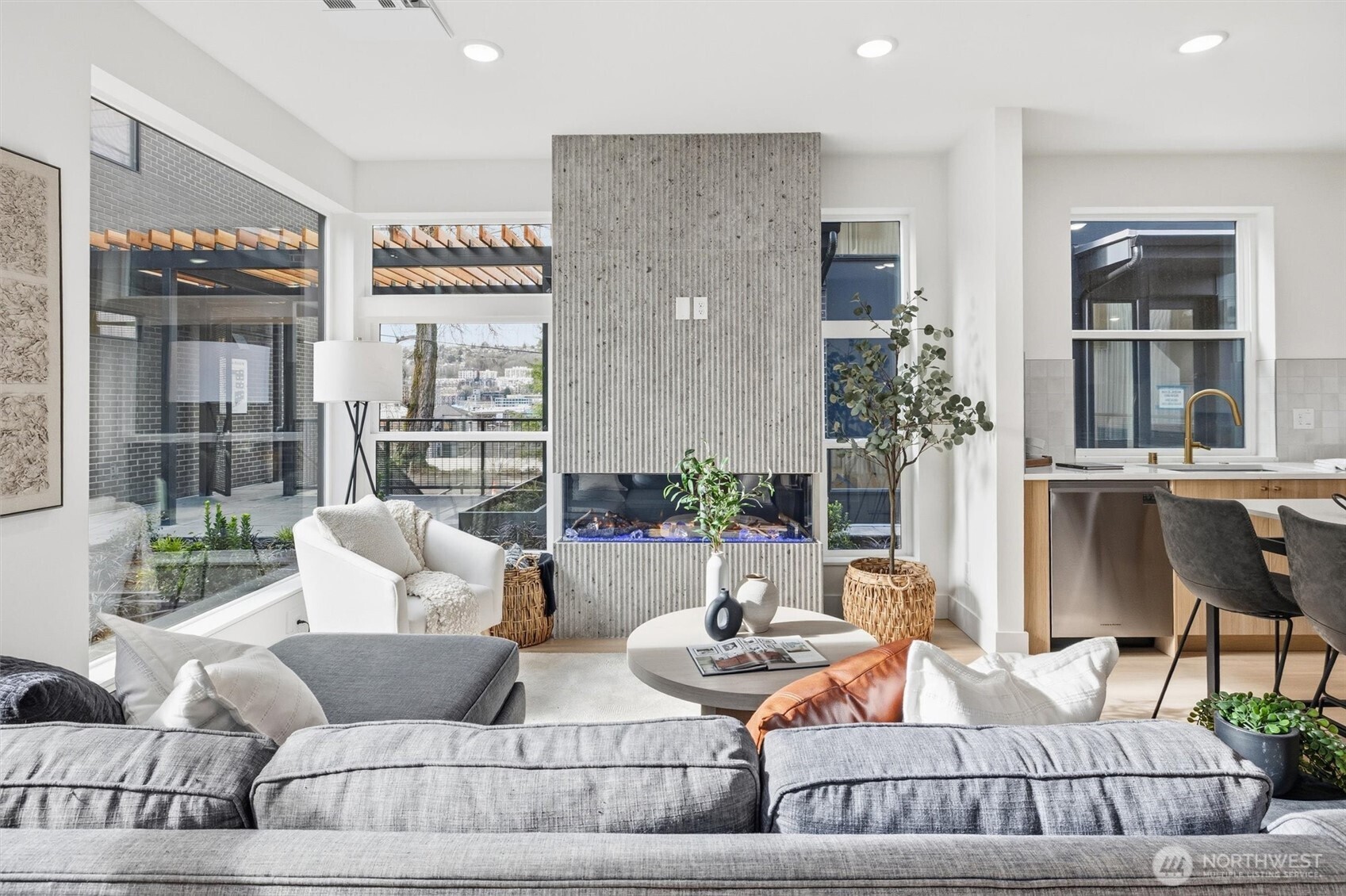 2012 Fairview Avenue E B