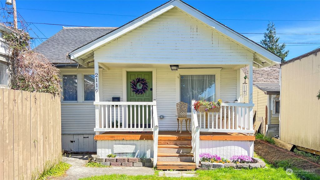 Photo of 2119 Rainier Avenue, Everett, WA 98201 (MLS # 2234782)