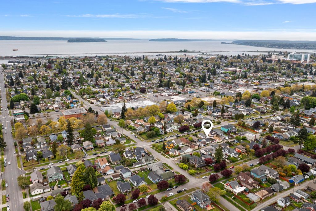 Photo of 2119 Rainier Avenue, Everett, WA 98201 (MLS # 2234782)