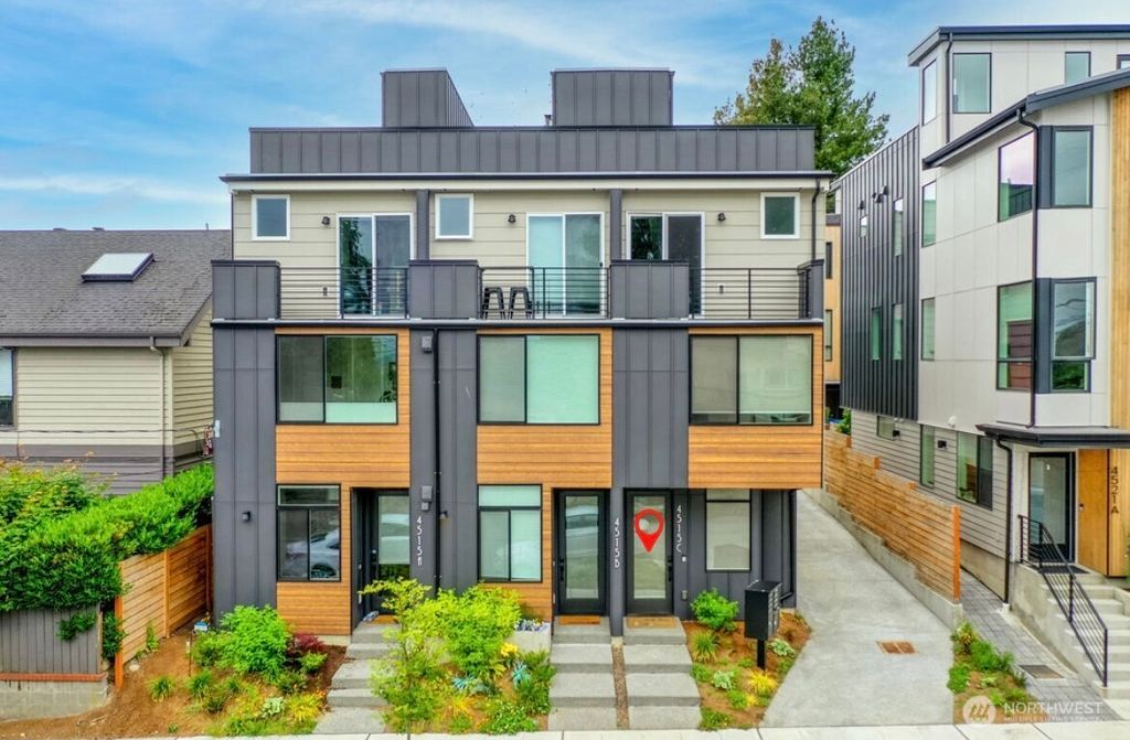 Photo of 4515 C Sunnyside Avenue N, Seattle, WA 98103 (MLS # 2341549)
