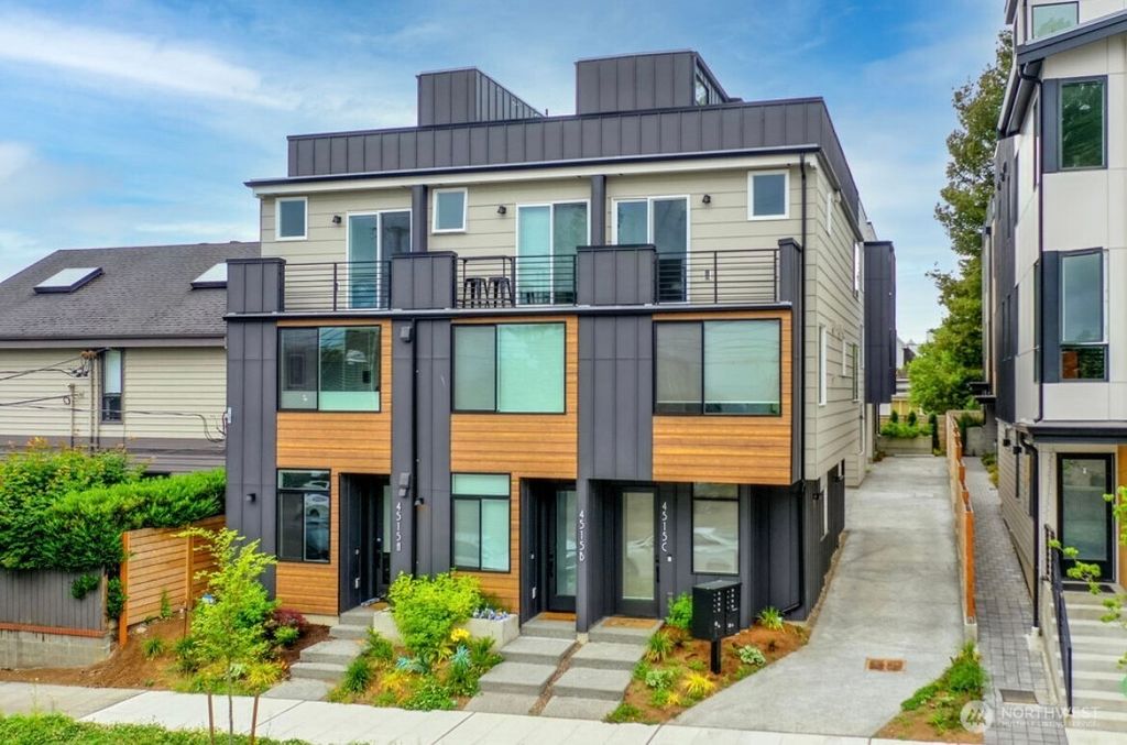 Photo of 4515 C Sunnyside Avenue N, Seattle, WA 98103 (MLS # 2341549)
