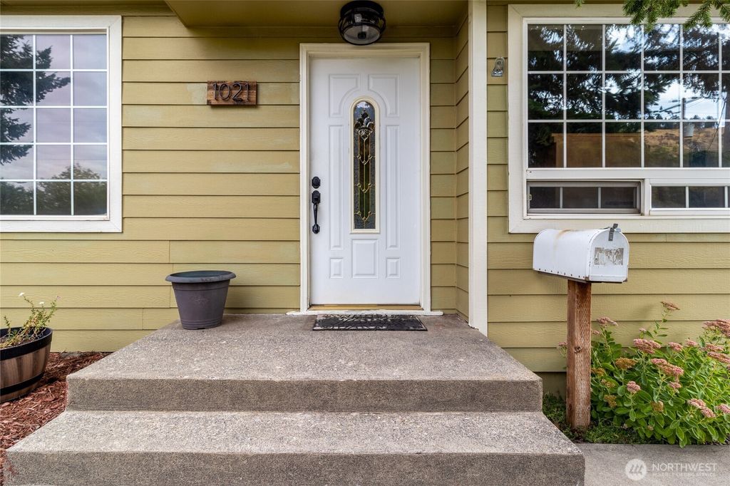 Photo of 1021 S 3rd Street, Dayton, WA 99328 (MLS # 2430026)
