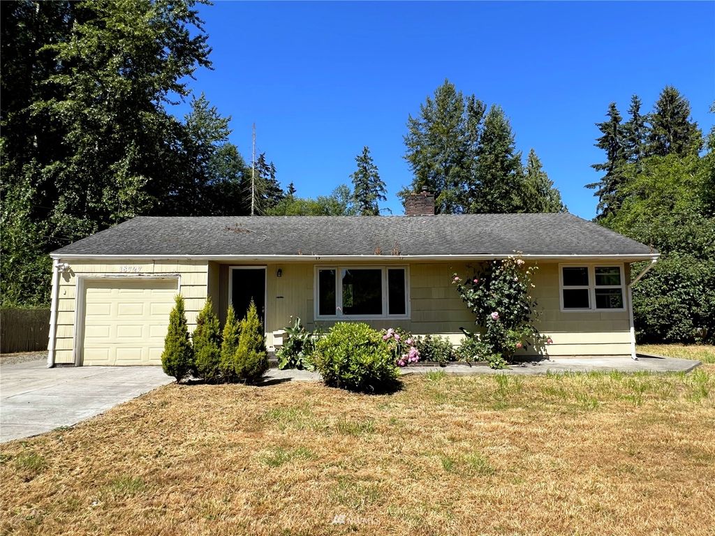 Photo of 18727 73rd Avenue NE, Kenmore, WA 98028 (MLS # 1969078)