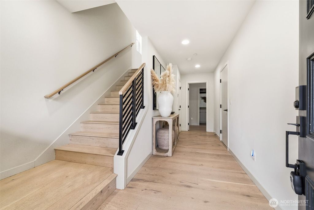 Photo of 1050 NE 230th Avenue, Sammamish, WA 98074 (MLS # 2506852)