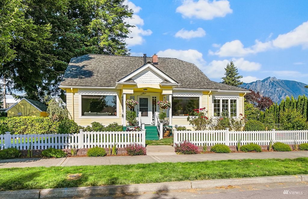 Photo of 8632 Falls Avenue SE, Snoqualmie, WA 98065 (MLS # 1983580)