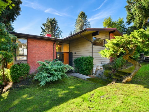 Photo of 12619 SE 26th Place, Bellevue, WA 98005 (MLS # 2599236)