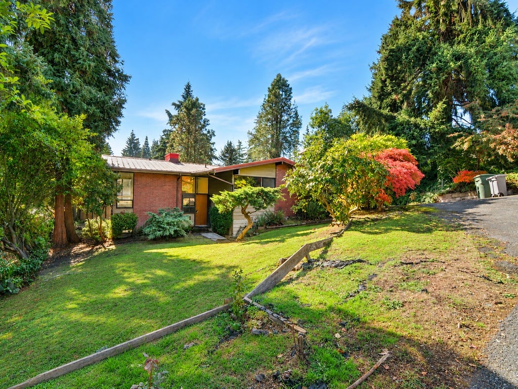 Photo of 12619 SE 26th Place, Bellevue, WA 98005 (MLS # 2599236)
