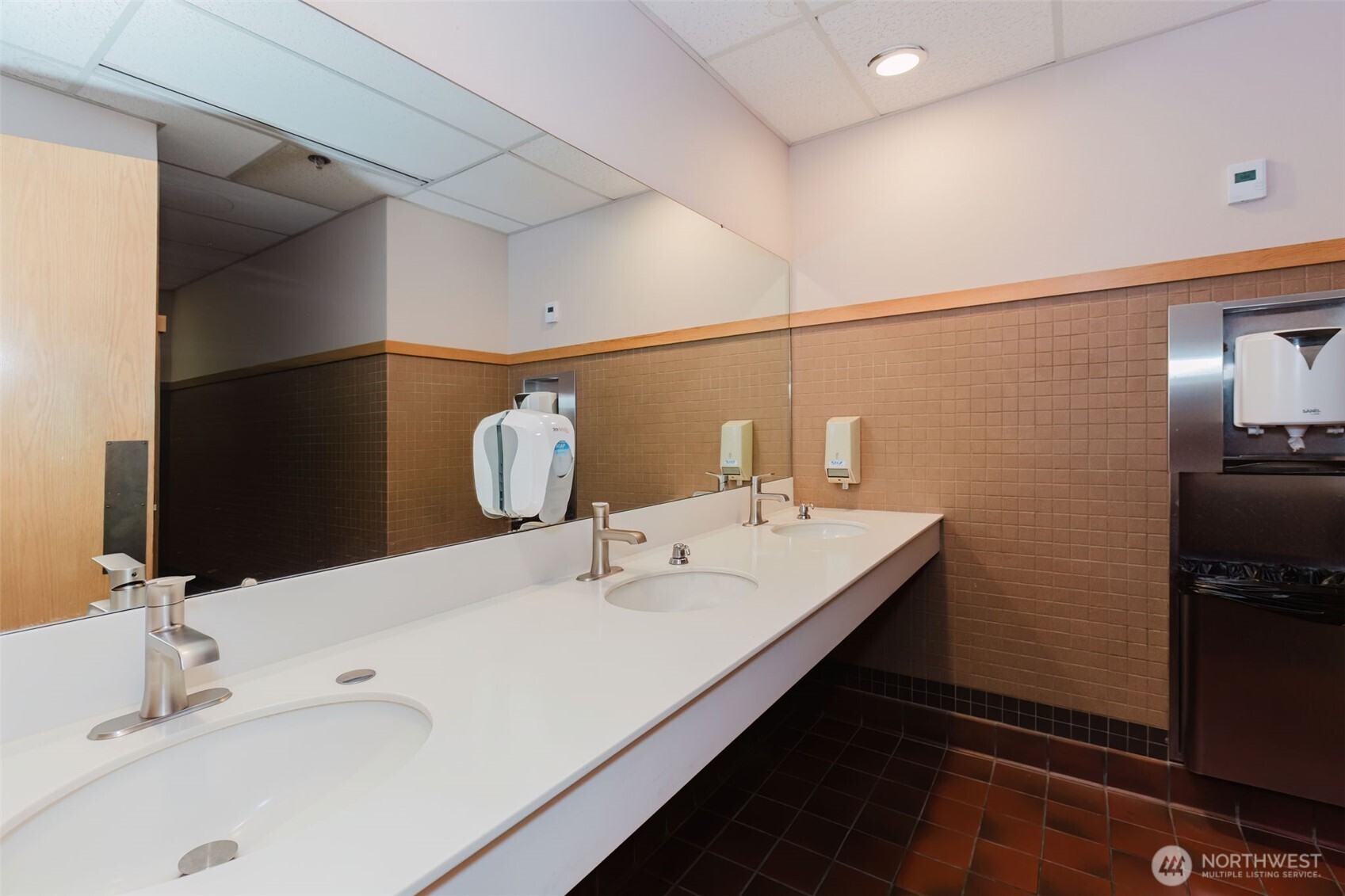 1040 NE Hostmark Street