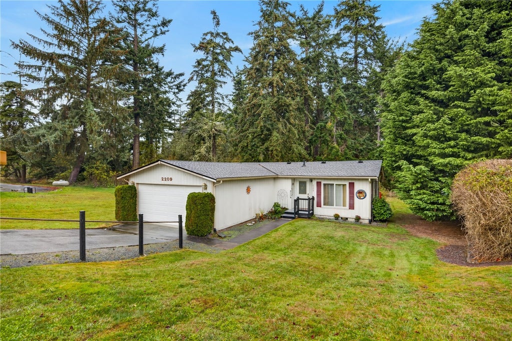 Photo of 2209 Conniston Way, Oak Harbor, WA 98277 (MLS # 2599701)