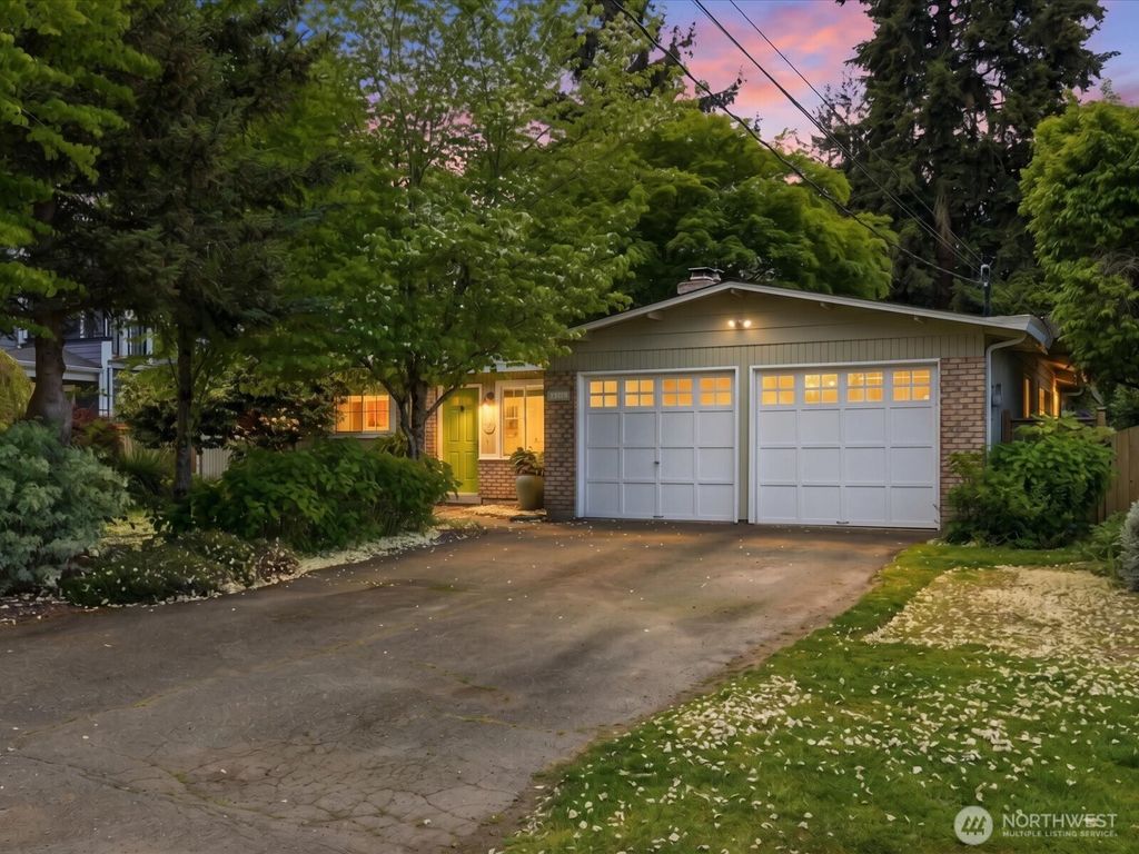 Photo of 12841 NE 113th Street, Kirkland, WA 98033 (MLS # 2522750)