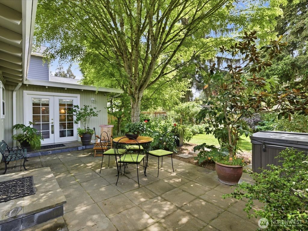 Photo of 12841 NE 113th Street, Kirkland, WA 98033 (MLS # 2522750)