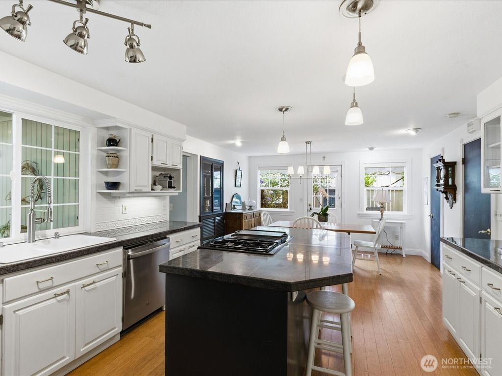 Photo of 12841 NE 113th Street, Kirkland, WA 98033 (MLS # 2522750)