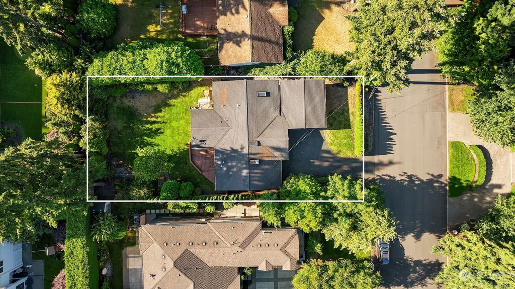 Photo of 2045 78th Avenue NE, Medina, WA 98039 (MLS # 2262839)