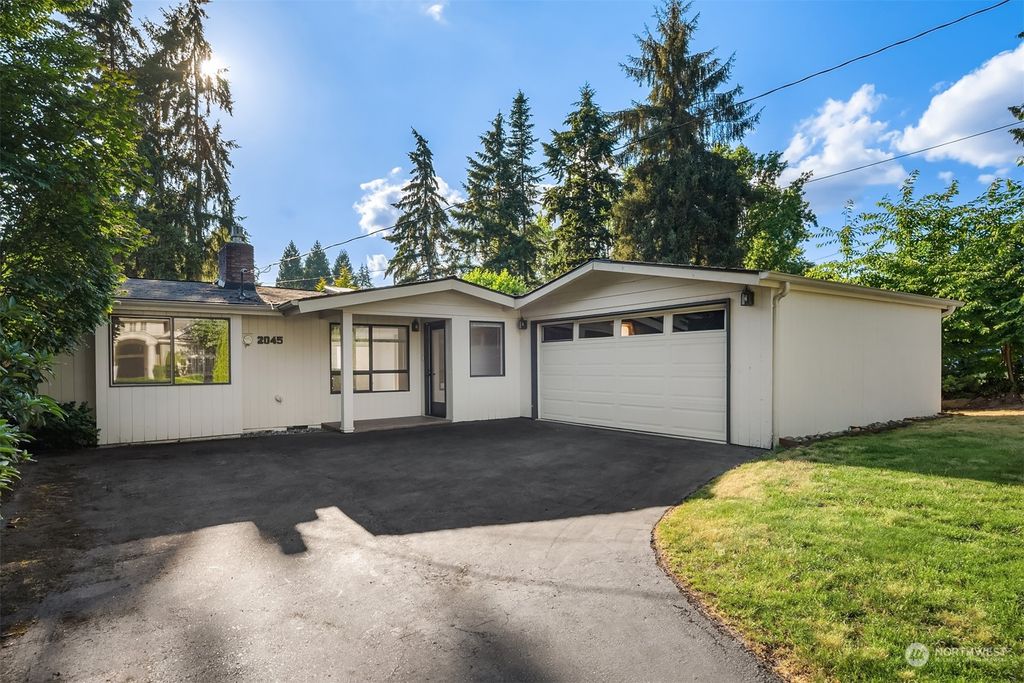 Photo of 2045 78th Avenue NE, Medina, WA 98039 (MLS # 2262839)