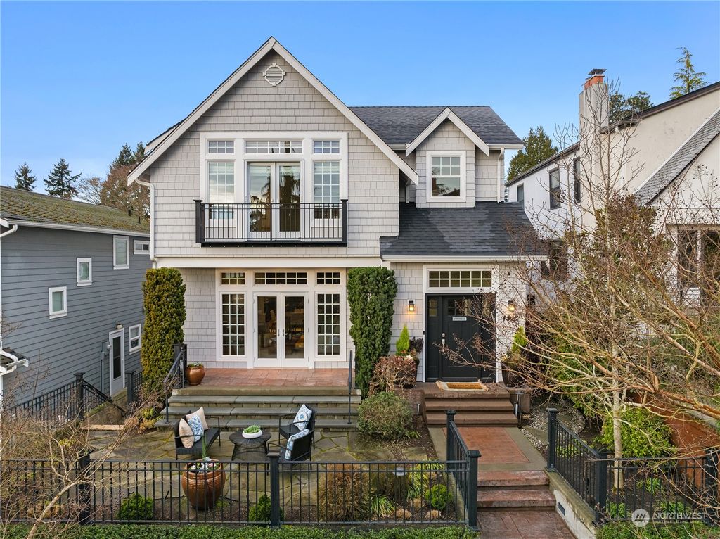 Photo of 4516 NE 38th Street, Seattle, WA 98105 (MLS # 2195420)