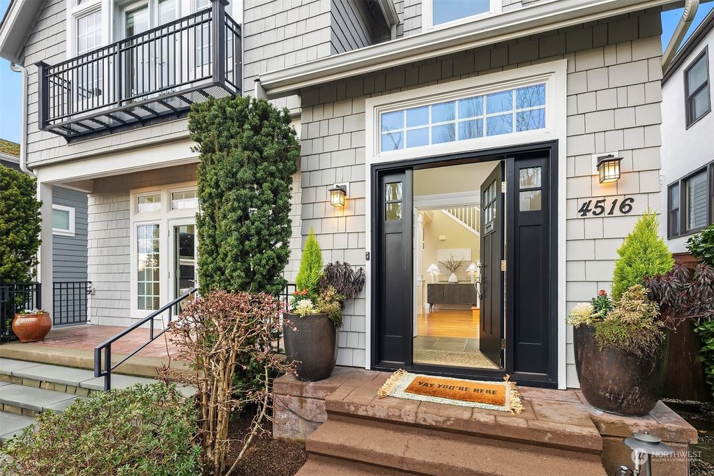 Photo of 4516 NE 38th Street, Seattle, WA 98105 (MLS # 2195420)