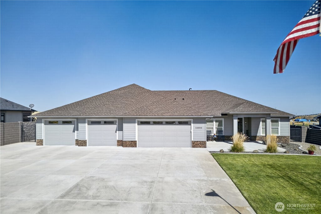Photo of 84906 E Wallowa Road, Kennewick, WA 99323 (MLS # 2581506)