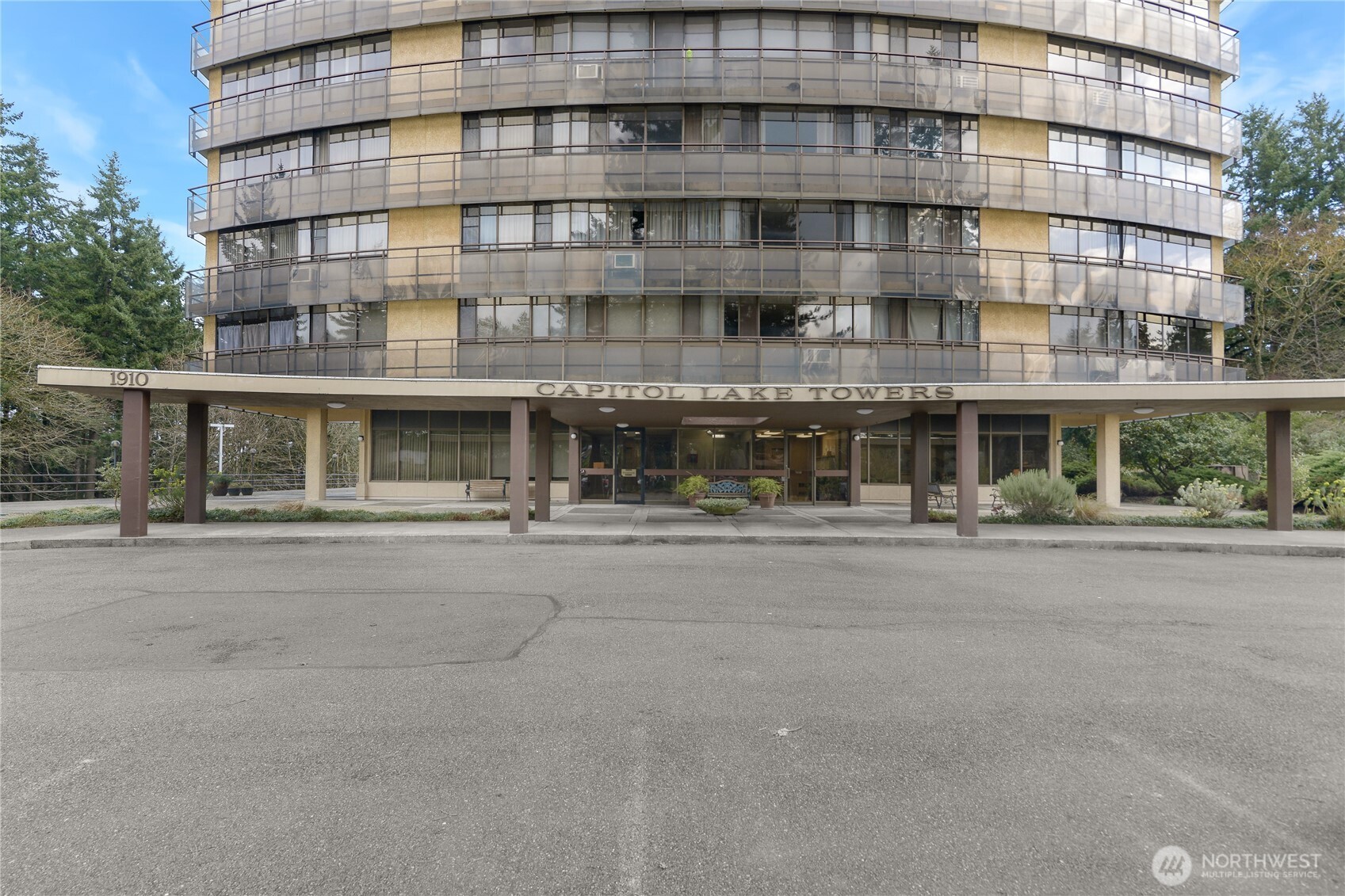 1910 Evergreen Park Drive SW 303