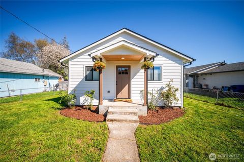 Photo of 804 7th Avenue S, Kelso, WA 98626 (MLS # 2505000)