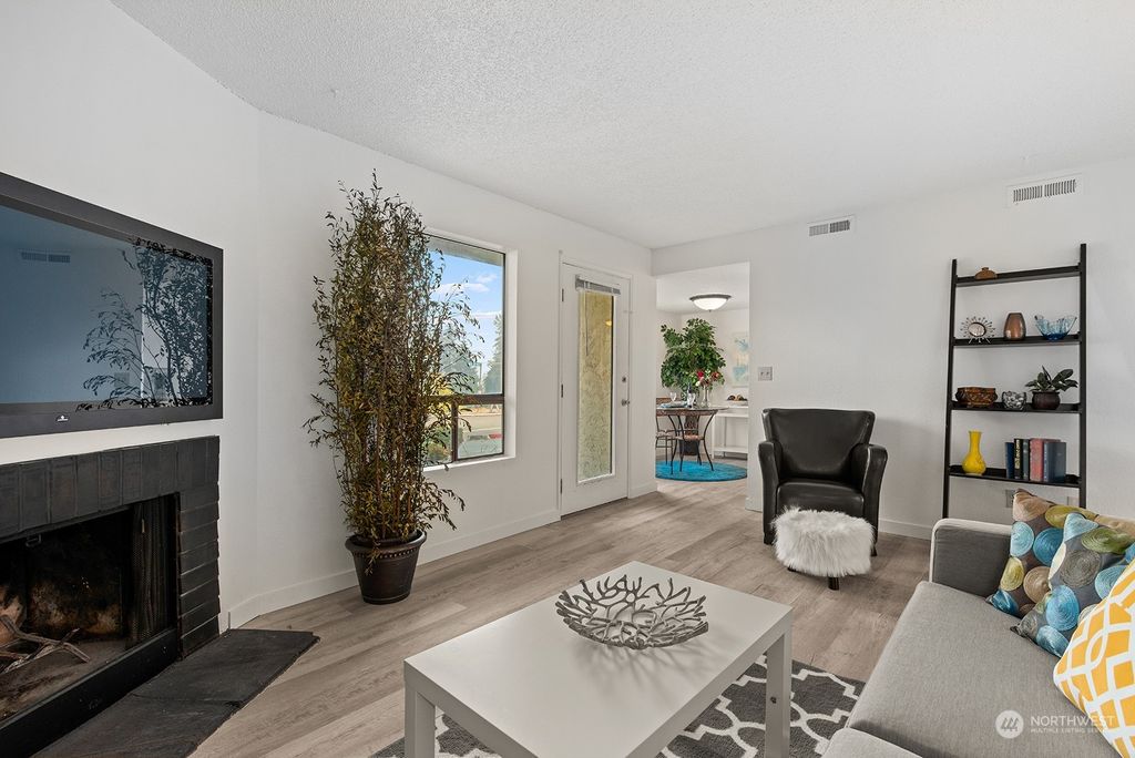 Photo of 3515 S 160th Street #A6, SeaTac, WA 98188 (MLS # 2011988)