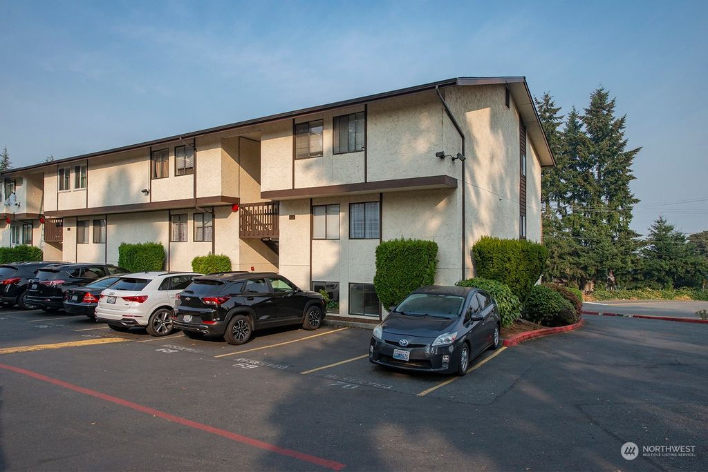 Photo of 3515 S 160th Street #A6, SeaTac, WA 98188 (MLS # 2011988)