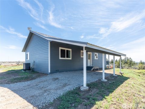 Photo of 202 Chipmunk Trail Road, East Wenatchee, WA 98802 (MLS # 2456402)