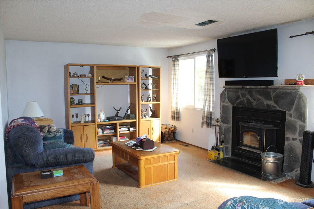 Photo of 3930 SW 332nd Place, Federal Way, WA 98023 (MLS # 2297897)