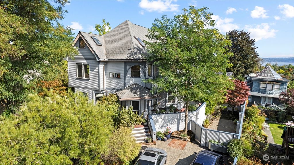 Photo of 326 30th Avenue, Seattle, WA 98122 (MLS # 2168993)