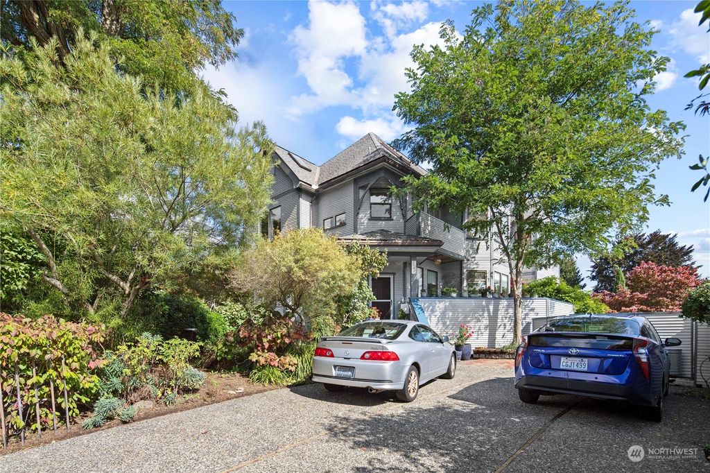 Photo of 326 30th Avenue, Seattle, WA 98122 (MLS # 2168993)