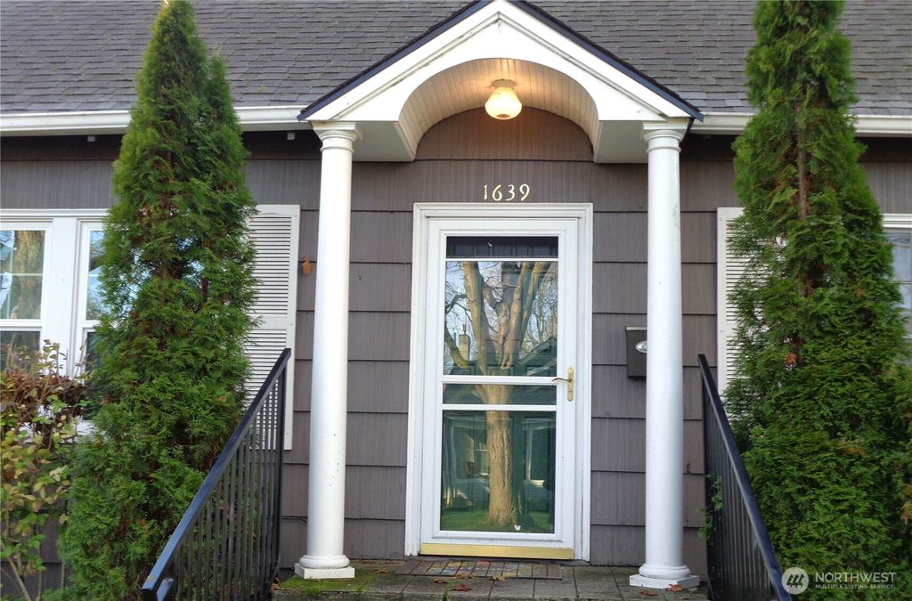 Photo of 1639 22nd Avenue, Longview, WA 98632 (MLS # 2467084)