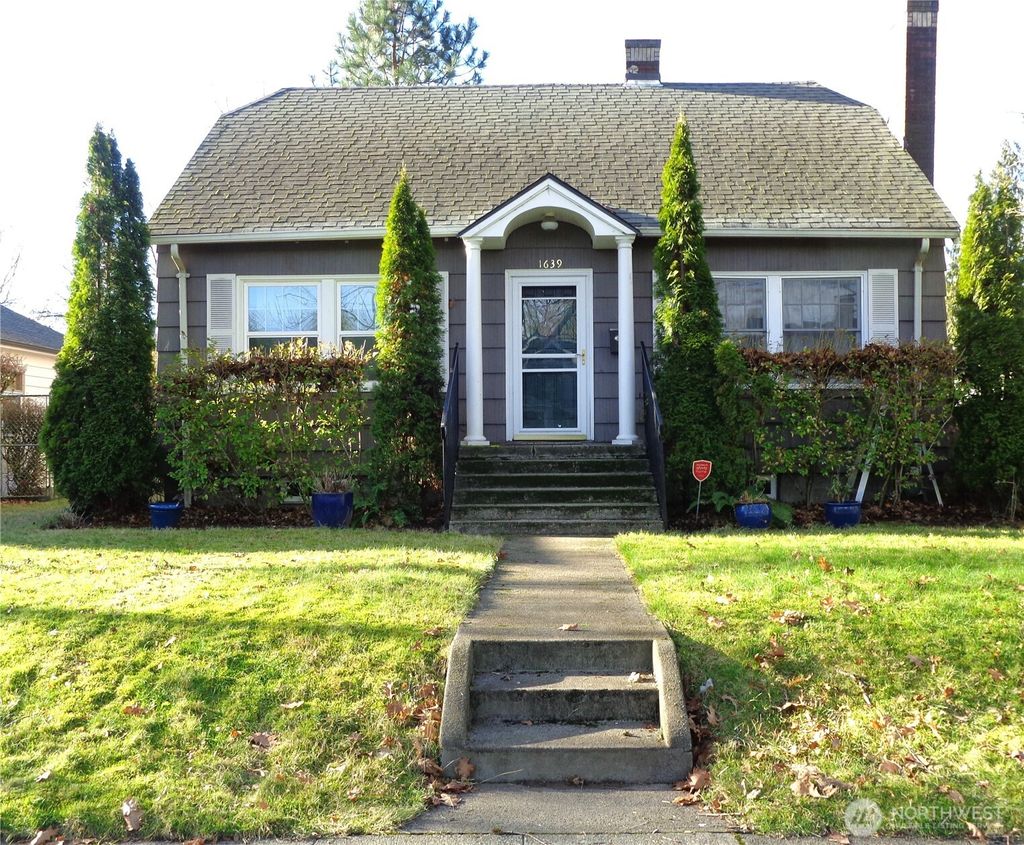 Photo of 1639 22nd Avenue, Longview, WA 98632 (MLS # 2467084)