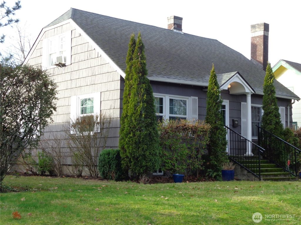 Photo of 1639 22nd Avenue, Longview, WA 98632 (MLS # 2467084)