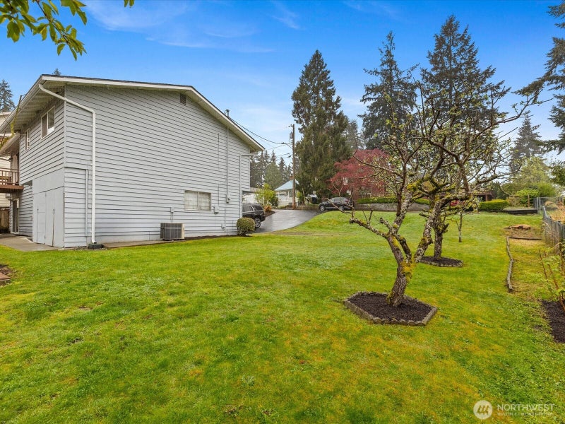 22427 82nd Ave W