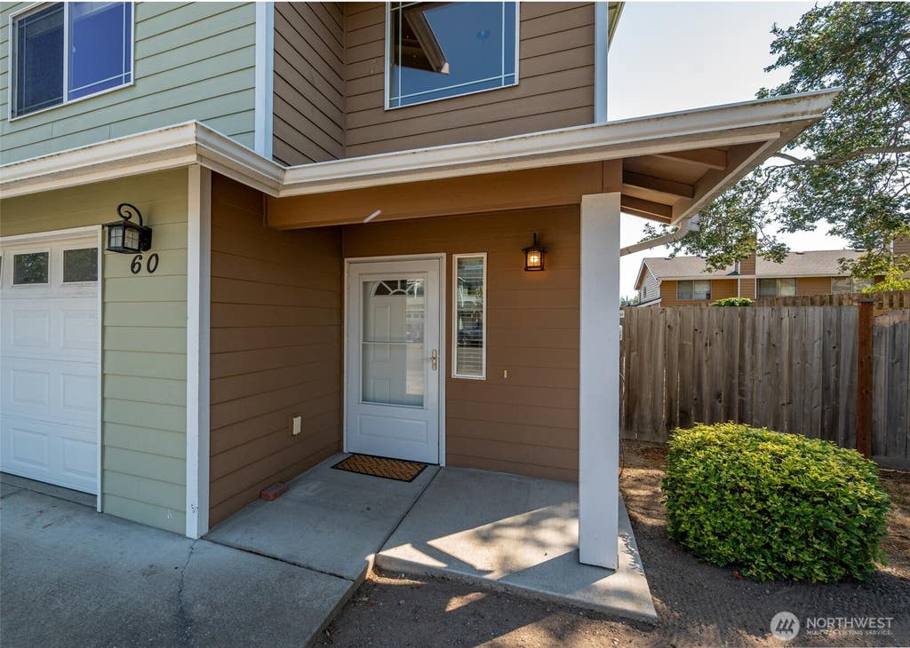 Photo of 60 NE Melrose Drive, Oak Harbor, WA 98277 (MLS # 2567501)