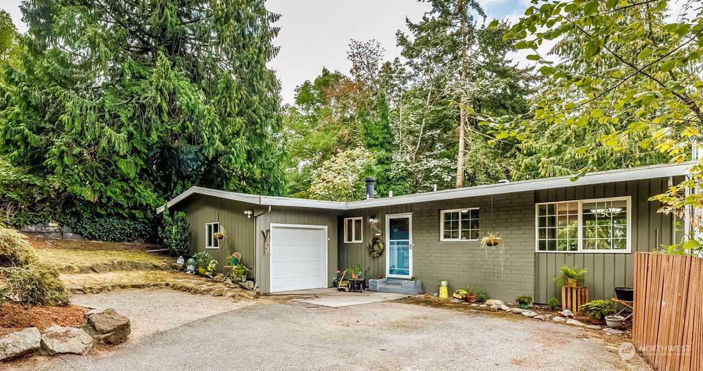 Photo of 11121 50th Avenue S, Tukwila, WA 98178 (MLS # 1995239)