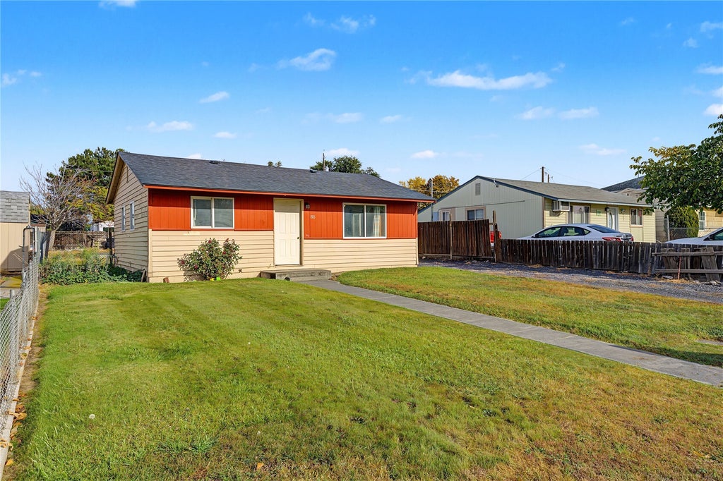 Photo of 1315 E Spruce Street, Othello, WA 99344 (MLS # 2599405)
