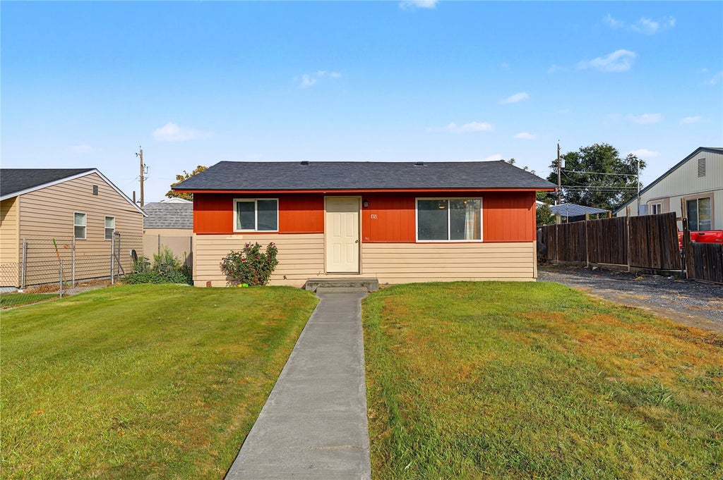 Photo of 1315 E Spruce Street, Othello, WA 99344 (MLS # 2599405)
