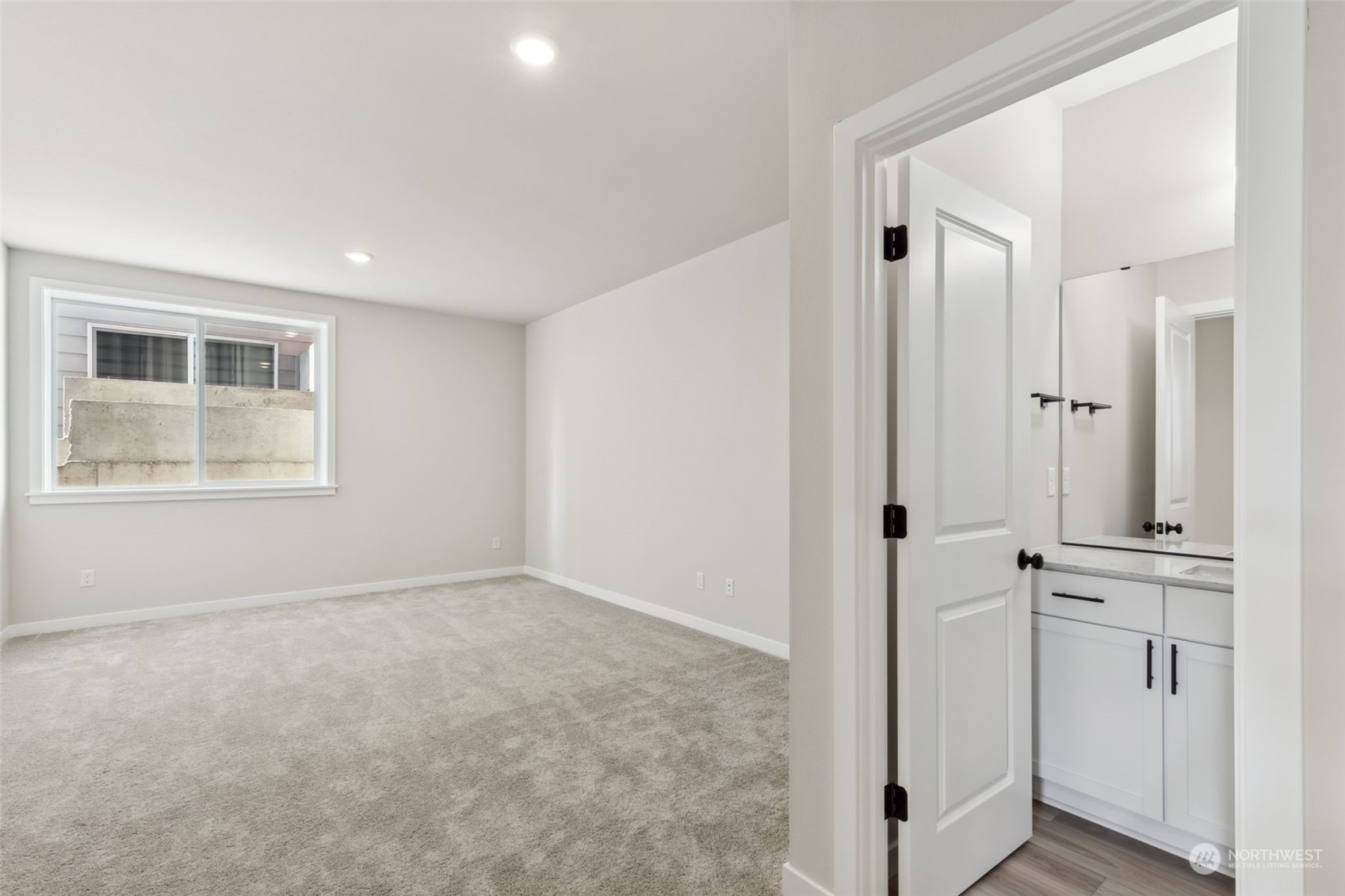 17560 NE Midnight Sun Loop 18