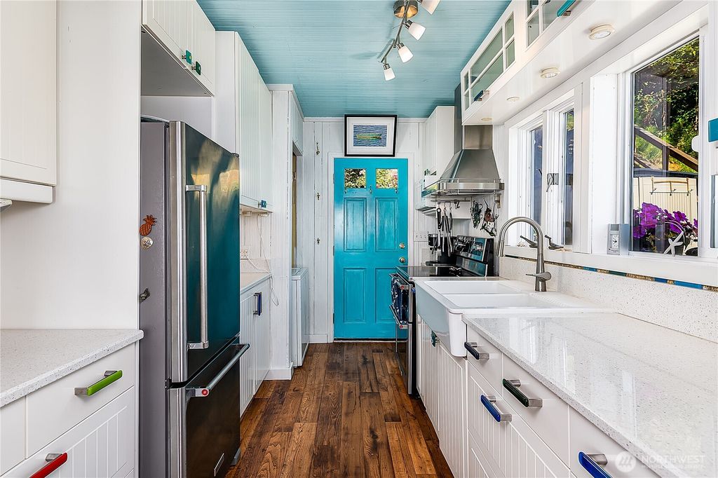 Photo of 13037 SW Bachelor Road, Vashon, WA 98070 (MLS # 2514540)