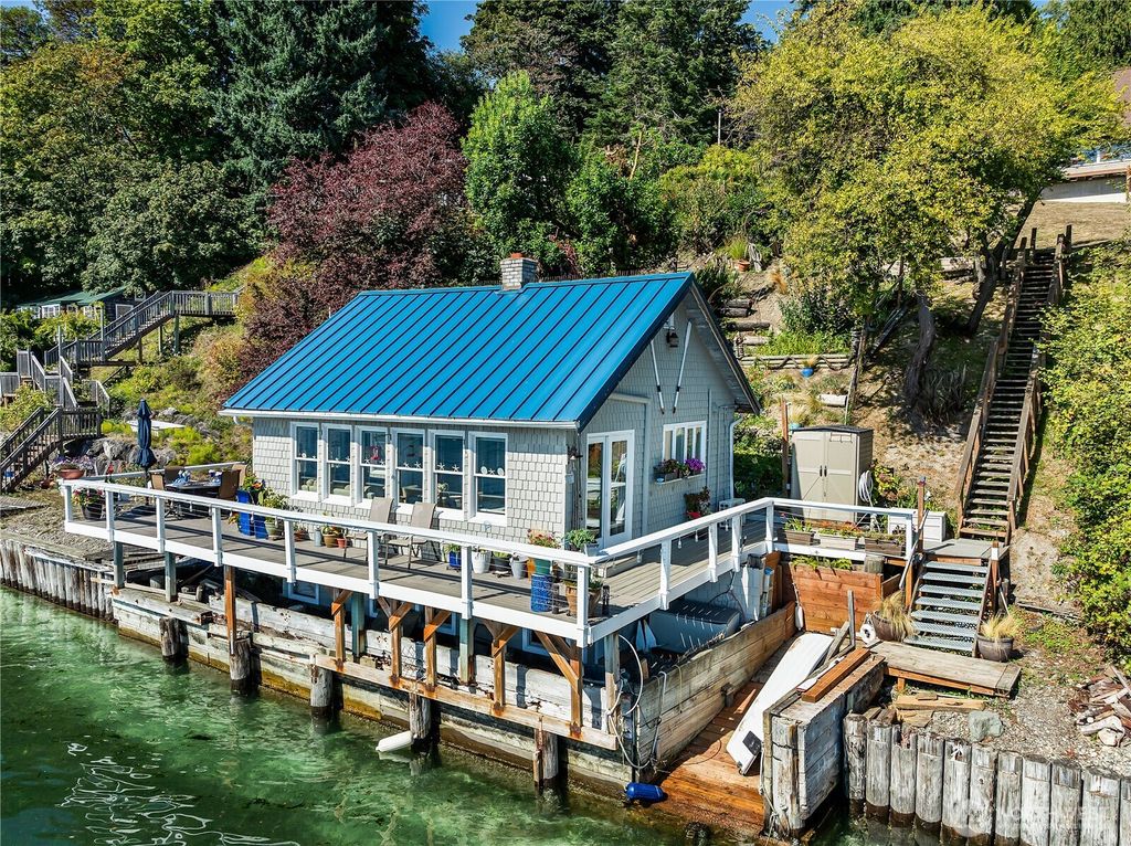 Photo of 13037 SW Bachelor Road, Vashon, WA 98070 (MLS # 2514540)