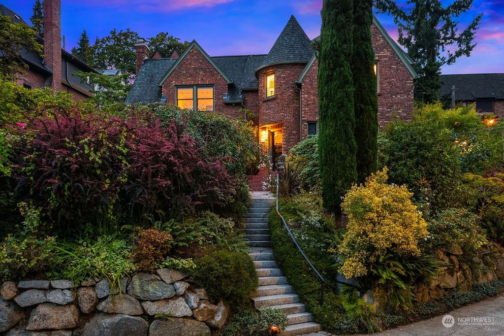 Photo of 915 37th Avenue, Seattle, WA 98122 (MLS # 2155806)