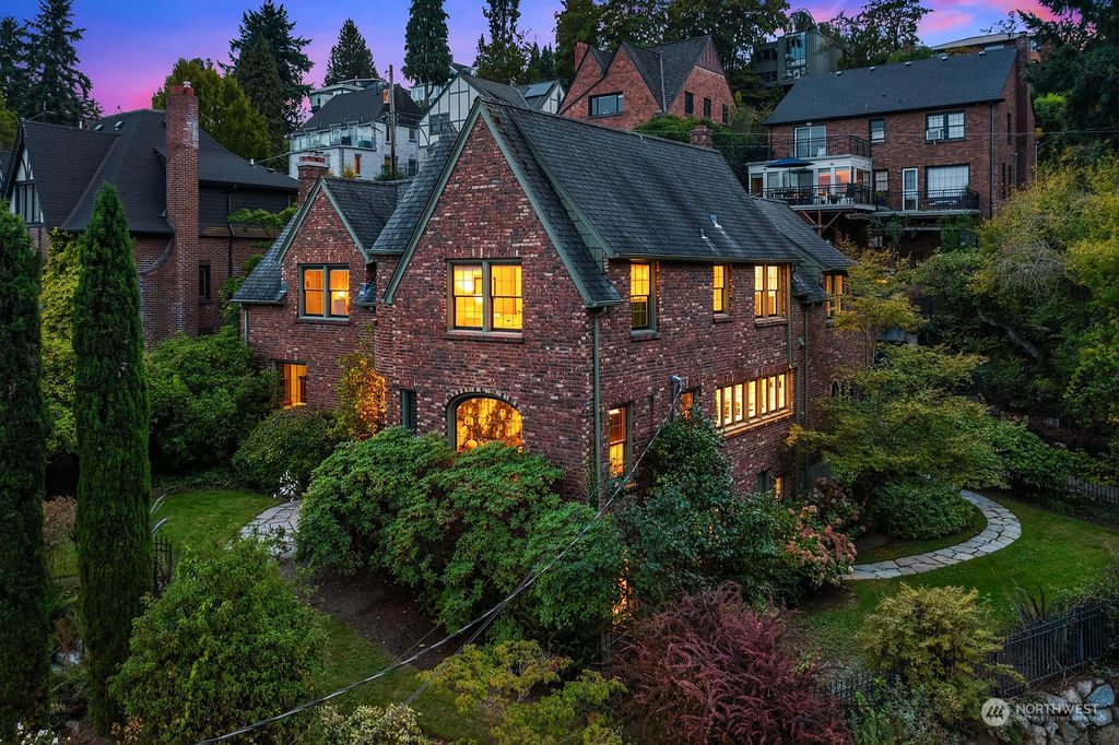 Photo of 915 37th Avenue, Seattle, WA 98122 (MLS # 2155806)