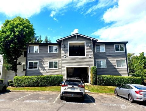 Photo of 15415 35th Avenue W #E205, Lynnwood, WA 98087 (MLS # 2536183)