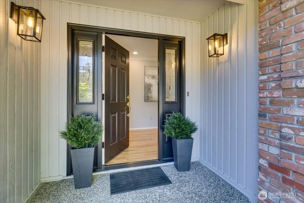 Photo of 20315 NE 39th Street, Sammamish, WA 98074 (MLS # 2525489)