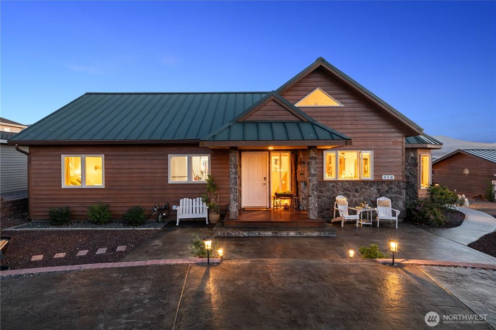 Photo of 418 Summer Place SW, Mattawa, WA 99349 (MLS # 2526450)