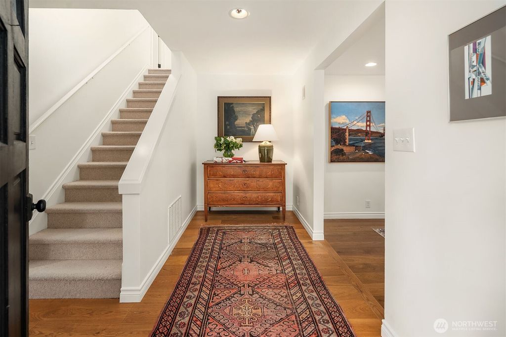 Photo of 4640 91st Avenue SE, Mercer Island, WA 98040 (MLS # 2342339)